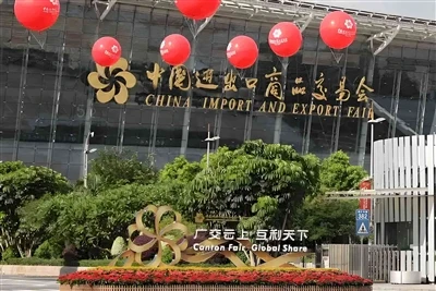 La fabbrica di Guangzhou prende ordini all'estero, il traffico equo del canto...